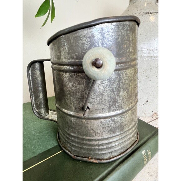 Vintage Bromwell's BEE Measuring Sifter Wood Handle Made In The USA / Farmhouse - Picture 2 of 8